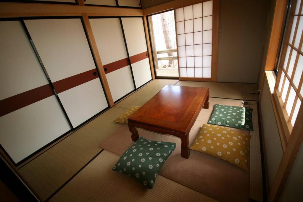 北軽井沢の貸別荘一棟貸し切り-庭とウッドデッキつき Azumaiokozan Luaran gambar